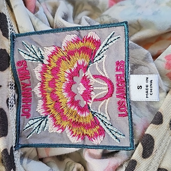 Johnny Was Cheetah Puff Sleeve Floral Top ~ Size Small - Picture 9 of 10